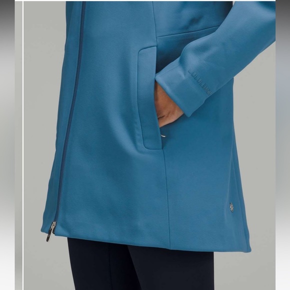NWT Lululemon RepelShell Rain Jacket / Soft Denim / 6 - Picture 8 of 10